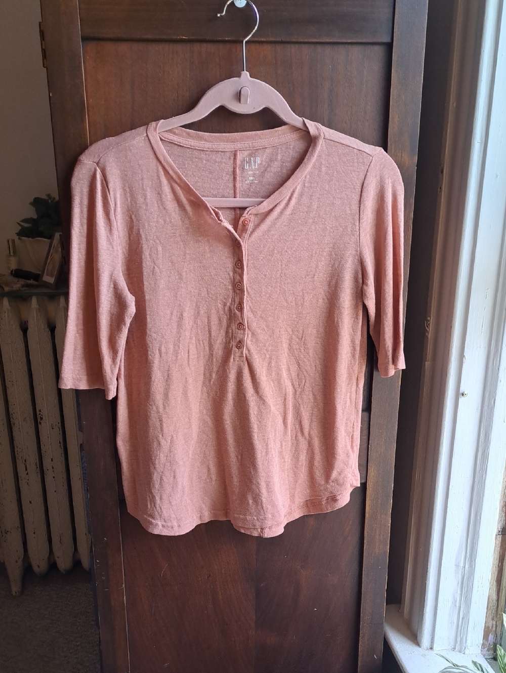 GAP Woman's Size XXS  Dusty Rose Henley 3/4 Sleeve Tee